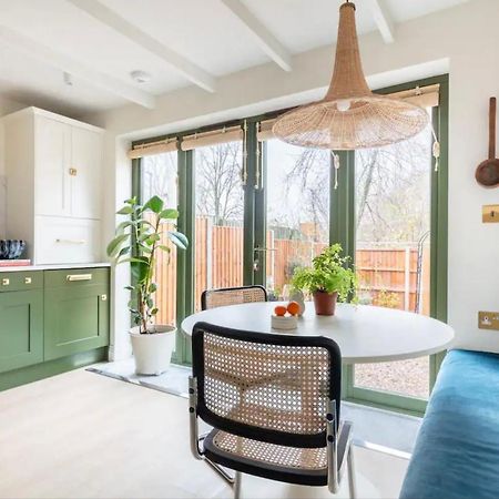 Spring Stays Cosy 2-Bed Residence With Free Parking London Exterior foto